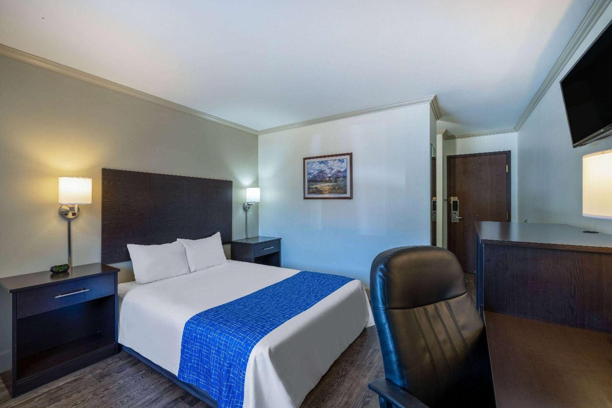 Travelodge By Wyndham Ливингстън Екстериор снимка